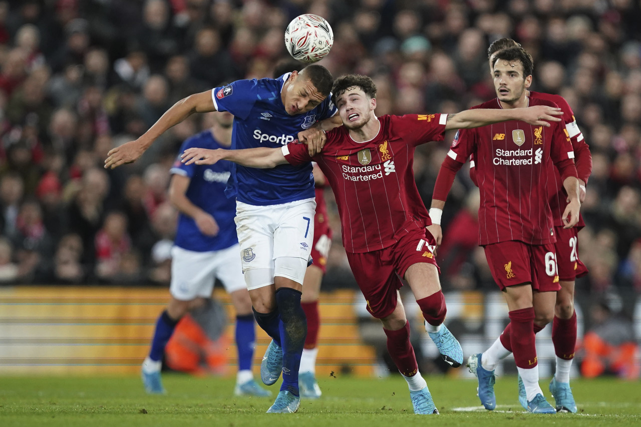 中超降级队换帅风波：洋帅黯然离场，菜鸟能否逆袭？