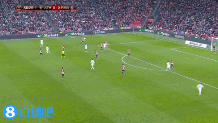 卡雷拉斯染红全程：对裁判让任意球重开不满染黄，随后抱怨吃直红